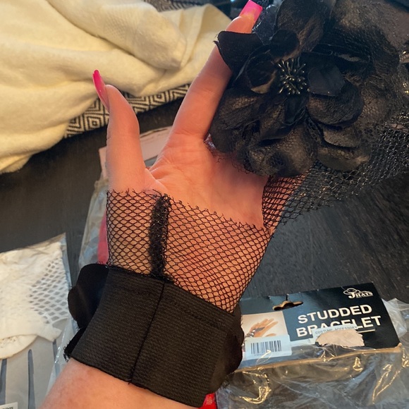 Gloves - Picture 12 of 12